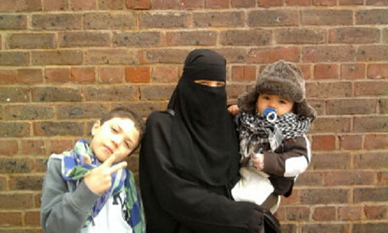 اعتقال مغربيتين هربتا اموالا في ملابسهما الداخلية للجهاد بسوريا صورة رقم 1