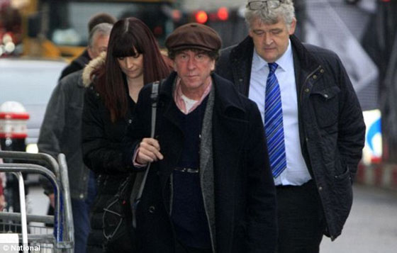 السجن مدى الحياة على ام قتلت طفلها ثم تصورت بقربه ضاحكه صورة رقم 4