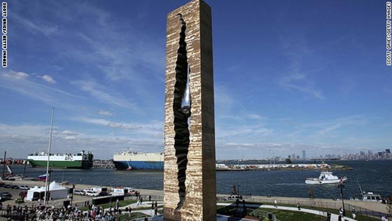 بالصور.. شاهدوا ابشع النصب التكارية من حول العالم صورة رقم 2
