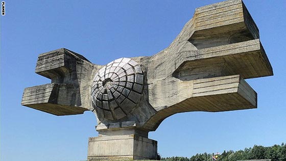 بالصور.. شاهدوا ابشع النصب التكارية من حول العالم صورة رقم 4