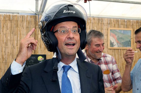 الخوذة التي ارتداها هولاند مع عشيقته نفدت من الأسواق كالبرق صورة رقم 2