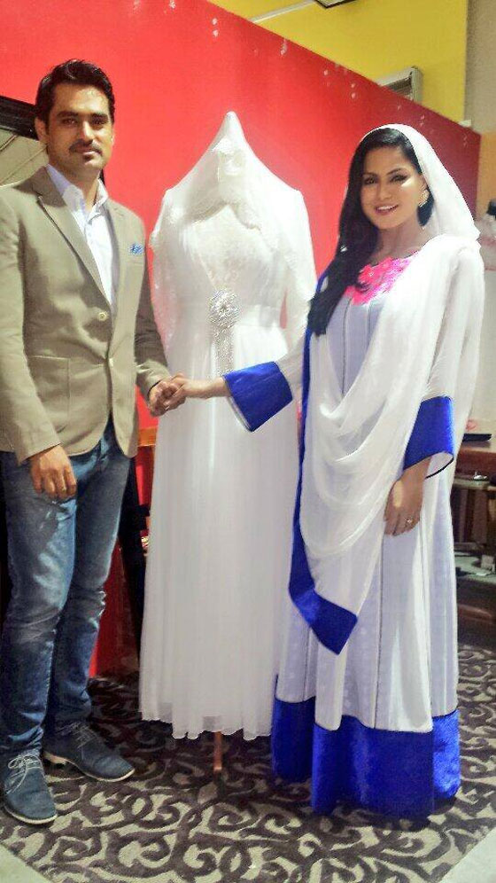 داعية باكستاني يهدي ممثلة إغراء رحلة شهر العسل الى مكة والمدينة صورة رقم 5