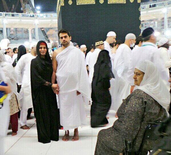 داعية باكستاني يهدي ممثلة إغراء رحلة شهر العسل الى مكة والمدينة صورة رقم 1