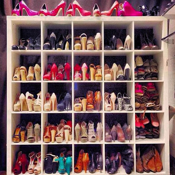 الكعوب العالية تبهر شابا.. فيدمن على سرقتها صورة رقم 1 الكعوب العالية تبهر شابا.. فيدمن على سرقتها صورة رقم 1