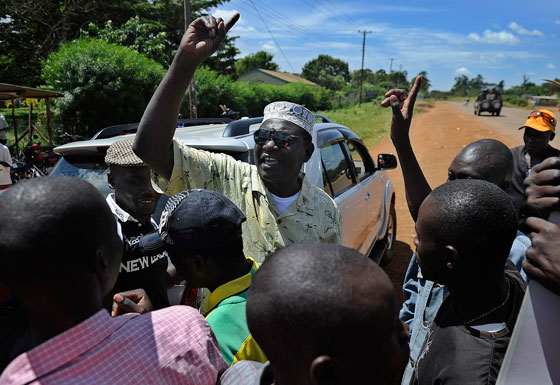 مصر تتهم اخ اوباما بدعم حركة حماس والاخوان المسلمين صورة رقم 3