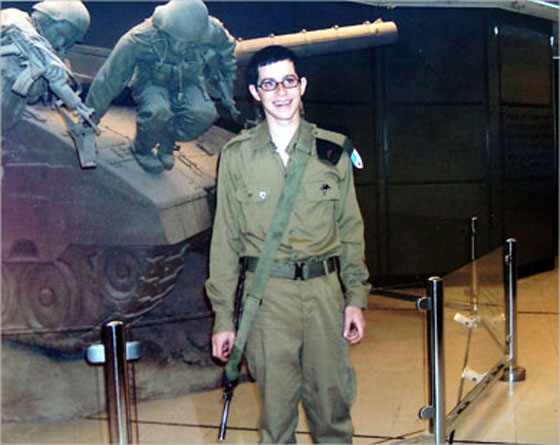 الجندي جلعاد شاليط في فيلم تموله حركة حماس صورة رقم 1 الجندي جلعاد شاليط في فيلم تموله حركة حماس صورة رقم 1