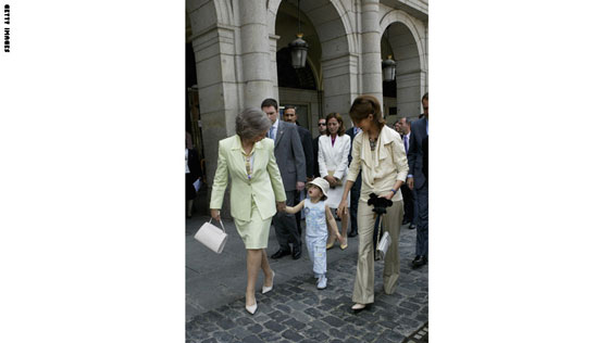  بالصور.. شاهد اسماء الاسد قبل الثورة السورية صورة رقم 6