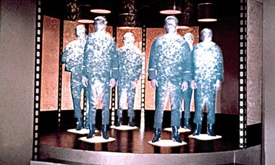 جولة طريفة.. تجارب غير عادية لعلماء فنانين او مجانين  صورة رقم 2