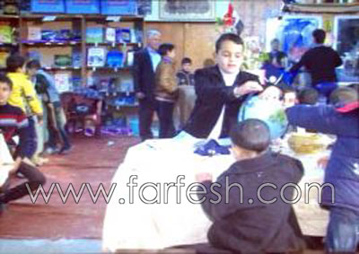 معلم يفتح صالون حلاقة بمدرسة في العراق لتعليم الطلاب مهنة شريفة! صورة رقم 2