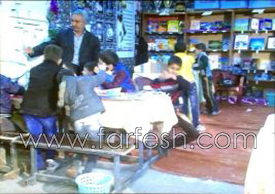 معلم يفتح صالون حلاقة بمدرسة في العراق لتعليم الطلاب مهنة شريفة! صورة رقم 3