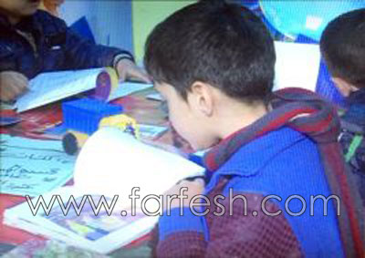 معلم يفتح صالون حلاقة بمدرسة في العراق لتعليم الطلاب مهنة شريفة! صورة رقم 4