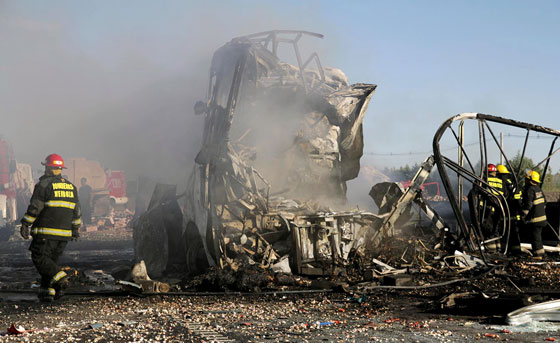 بالصور.. 18 قتيلا وعشرات الجرحى بحادث سير في الارجنتين صورة رقم 2