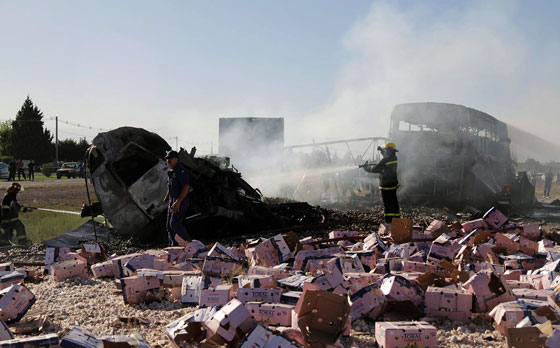 بالصور.. 18 قتيلا وعشرات الجرحى بحادث سير في الارجنتين صورة رقم 3