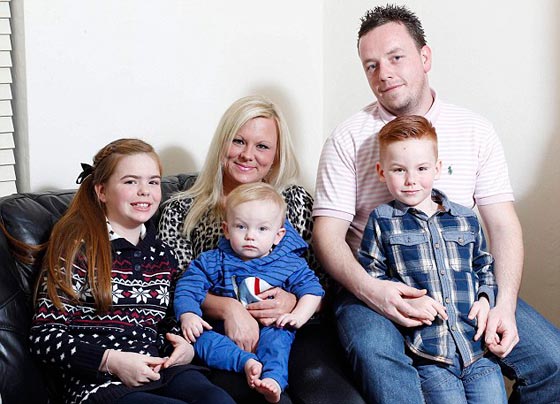 صور طفل هاجمه ثعلب وعض يده فاستعاد اصبعه المفقود بالجراحة صورة رقم 4