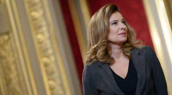 مجلة كلوزر تنشر صور شريكة هولاند بالبكيني والاخيرة تقاضيها صورة رقم 2