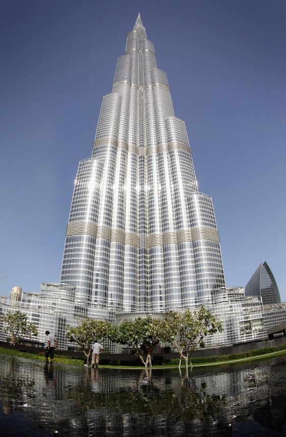 قاطنو برج خليفة الاعلى في العالم يمتنعون عن تسديد فواتيرهم صورة رقم 1