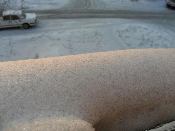 نقول (ابيض كالثلج) فهل سيتوقف هذا التعبير بعد سقوط ثلج اسود في روسيا! صورة رقم 2