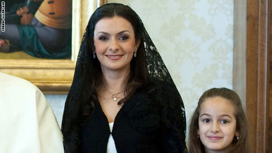 وراء كل سياسي لبناني حسناء فاتنة الجمال صورة رقم 5