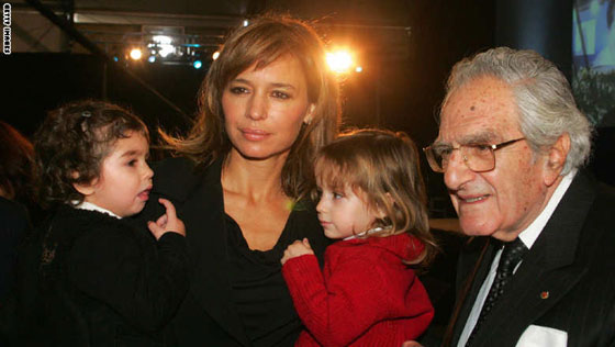 وراء كل سياسي لبناني حسناء فاتنة الجمال صورة رقم 1