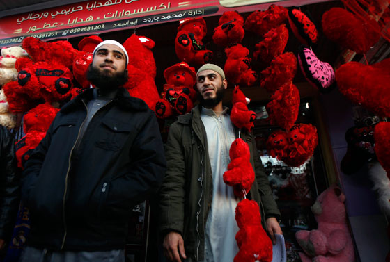 بالصور.. الفالنتاين مناسبة بلون الورد لكل قلب محب صورة رقم 2