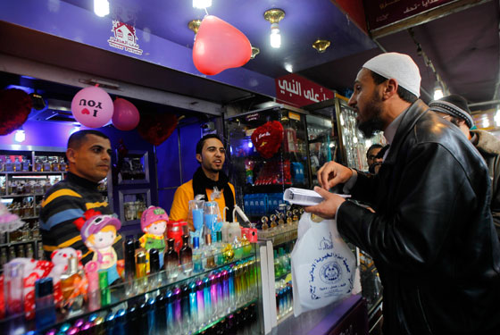 بالصور.. الفالنتاين مناسبة بلون الورد لكل قلب محب صورة رقم 3