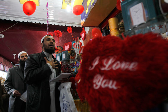 بالصور.. الفالنتاين مناسبة بلون الورد لكل قلب محب صورة رقم 4