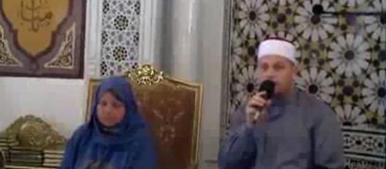 سائحة المانية تشهر اسلامها في مسجد في الغردقة صورة رقم 1 سائحة المانية تشهر اسلامها في مسجد في الغردقة صورة رقم 1