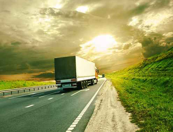 علق في اسفل شاحنة مسافة عشرات الكيلومترات وكتبت له الحياة صورة رقم 1 علق في اسفل شاحنة مسافة عشرات الكيلومترات وكتبت له الحياة صورة رقم 1