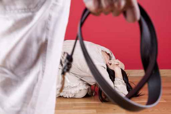 كويتي يقتل زوجته بعصا غليظة لانها حملت منه بدون اذنه صورة رقم 1