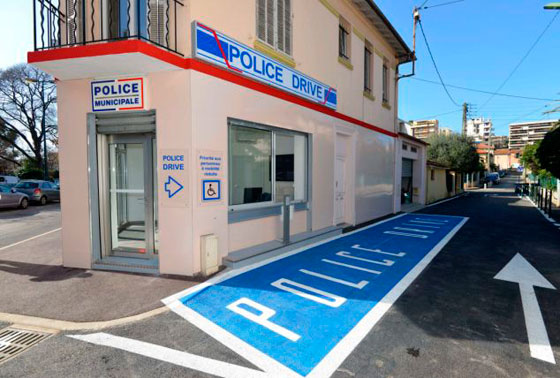 الشرطة الفرنسية تستقبل الشكاوى على طريقة الوجبات السريعة! صورة رقم 4