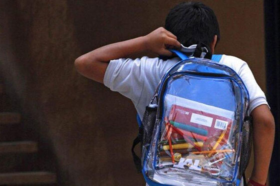 في الارجنتين.. حقائب شفافة لردع العنف الطلابي صورة رقم 3