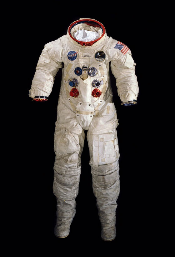 عرض بزة ارمسترونغ اول رائد فضاء للقمر في مزاد علني صورة رقم 1