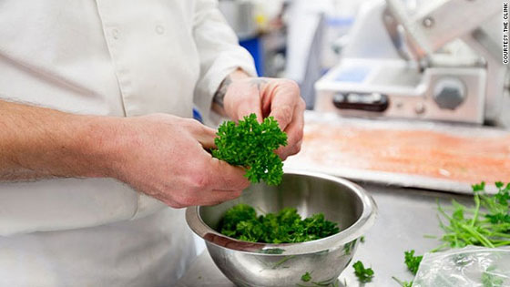 بعد تفتيش دقيق.. وجبات فاخرة وراء القضبان في سجون لندن صورة رقم 3