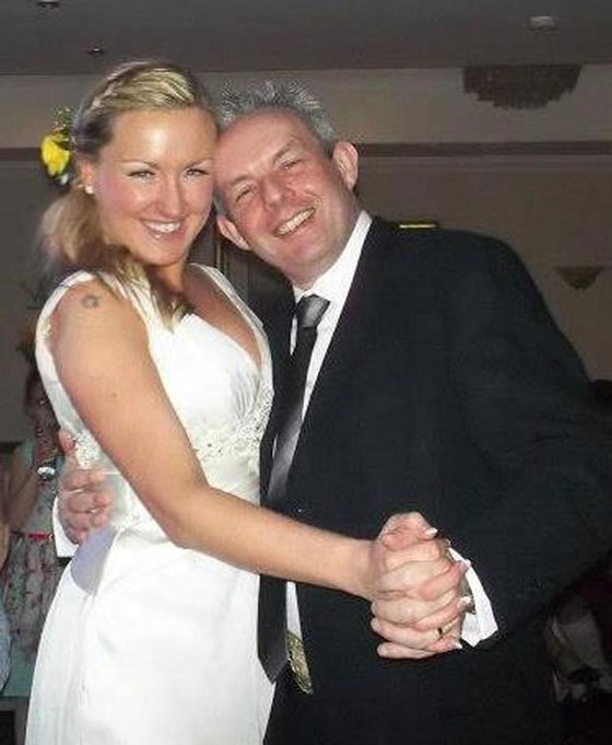 شك بخيانة زوجته فنشر صورتها بملابسها الداخلية في كل ارجاء المدينة! صورة رقم 2