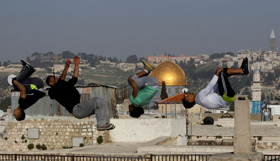 بالصور.. طيور بشرية فلسطينية في فضاء القدس صورة رقم 3