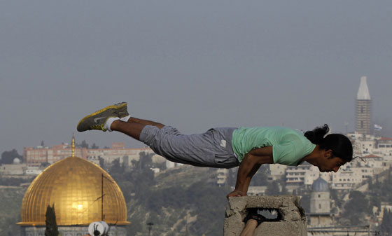 بالصور.. طيور بشرية فلسطينية في فضاء القدس صورة رقم 4
