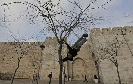 بالصور.. طيور بشرية فلسطينية في فضاء القدس صورة رقم 7