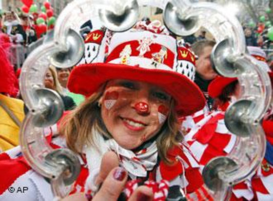 كرنفال الراين.. يبدأ بالتنكر وينتهي في ليلة ليلاء ابطالها النساء صورة رقم 9