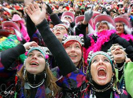 كرنفال الراين.. يبدأ بالتنكر وينتهي في ليلة ليلاء ابطالها النساء صورة رقم 11