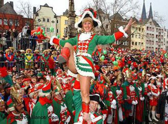 كرنفال الراين.. يبدأ بالتنكر وينتهي في ليلة ليلاء ابطالها النساء صورة رقم 18