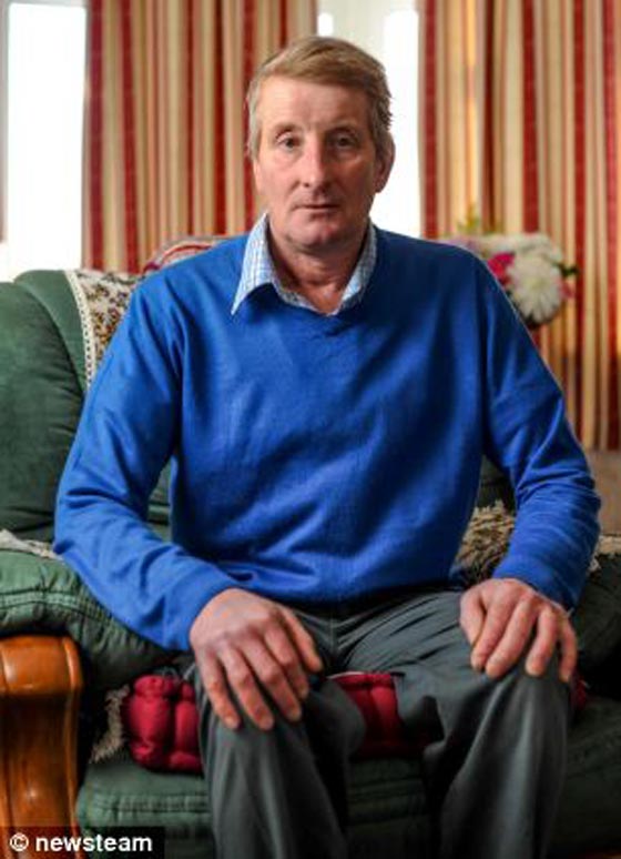 بالصور.. اخترقت جسمه شفرة حراثة زراعية.. ونجا باعجوبة!! صورة رقم 6