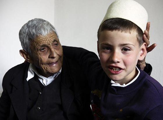 البانيات يفضلن خشونة الرجال على نعومة النساء للحفاظ على الميرات  صورة رقم 7