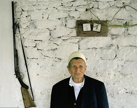 البانيات يفضلن خشونة الرجال على نعومة النساء للحفاظ على الميرات  صورة رقم 10