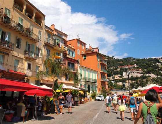 لصات محترفات يتفنن في السرقة من متاجر الريفيرا الفرنسية صورة رقم 2