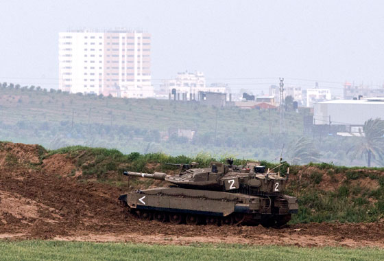 بعد تثبيت التهدئة.. الطيران الاسرائيلي يشن غارات على غزة صورة رقم 2