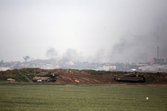 بعد تثبيت التهدئة.. الطيران الاسرائيلي يشن غارات على غزة صورة رقم 6