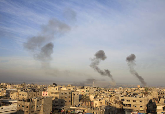 بعد تثبيت التهدئة.. الطيران الاسرائيلي يشن غارات على غزة صورة رقم 1