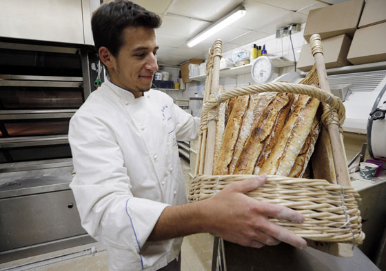 في فرنسا: مسابقة ضخمة لاختيار أفضل خبازي الباغيت  صورة رقم 3