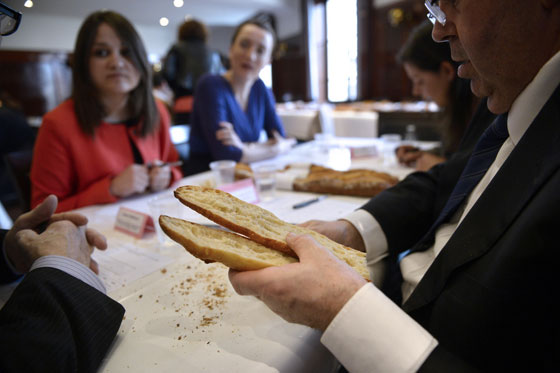 في فرنسا: مسابقة ضخمة لاختيار أفضل خبازي الباغيت  صورة رقم 10