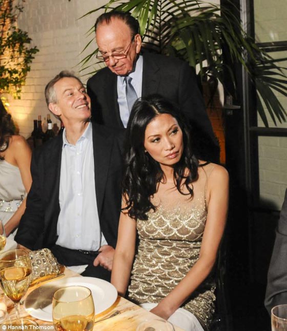 بالصور.. حقيقة العلاقة بين بلير وزوجة امبراطور الاعلام صورة رقم 8